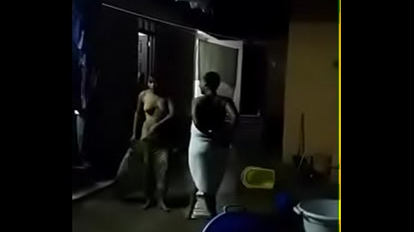 Malaya wakicheza nje uchi na kuingizana chupa kumani