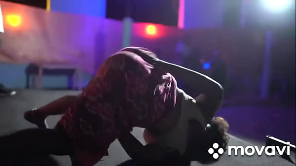 Kijisichana Kaonyesha matako densi