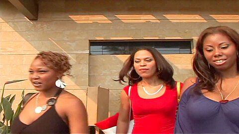 4 Girls Meet At A Mall Then Go Home And Fuck – Lesbo Session!